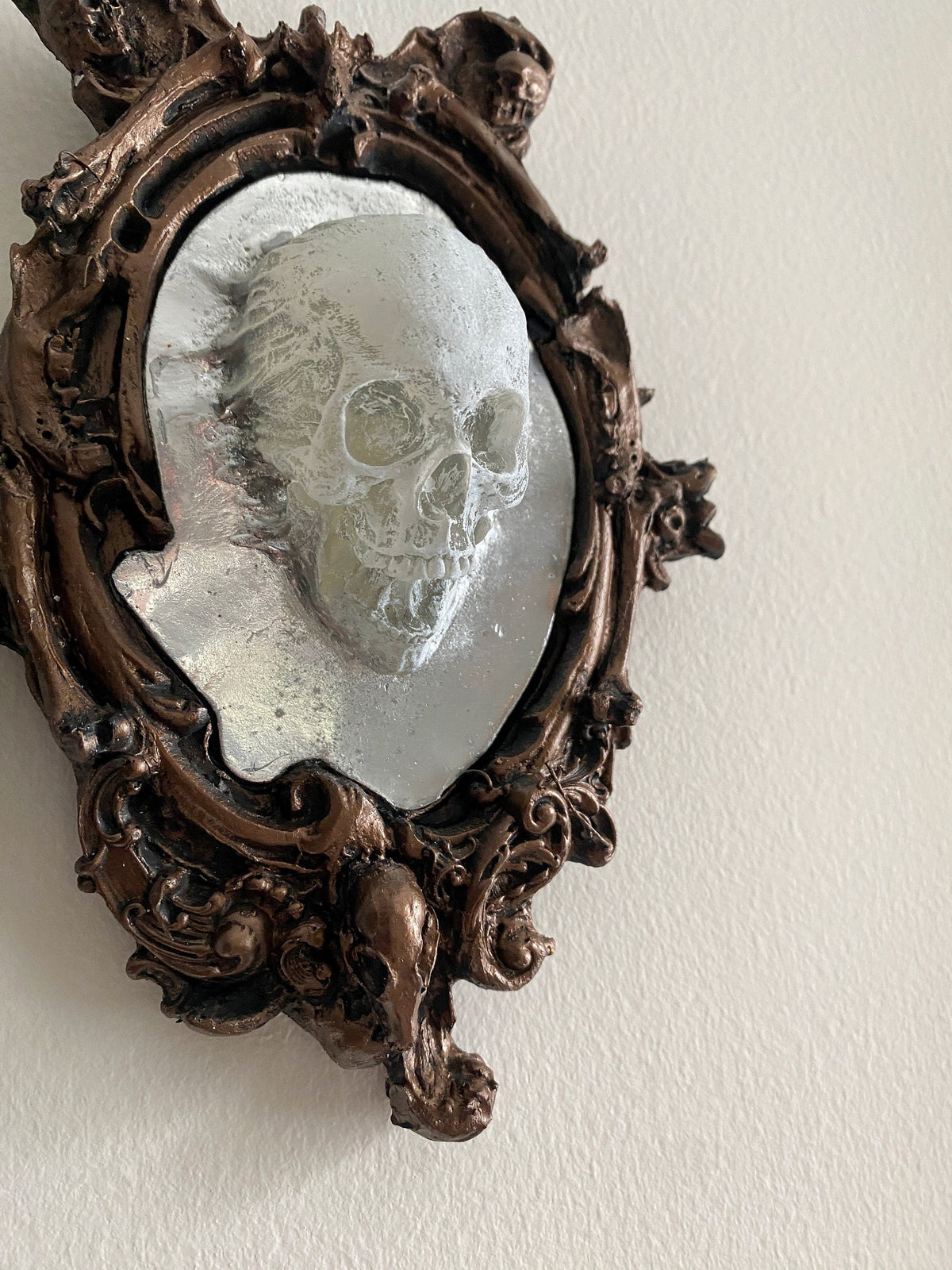 Spectral Skull Wall Plaque, White Version, Resin | Victorian Gothic Haunted Wall Art |Ghost Skull in Mirror for Halloween, Spooky Home Decor